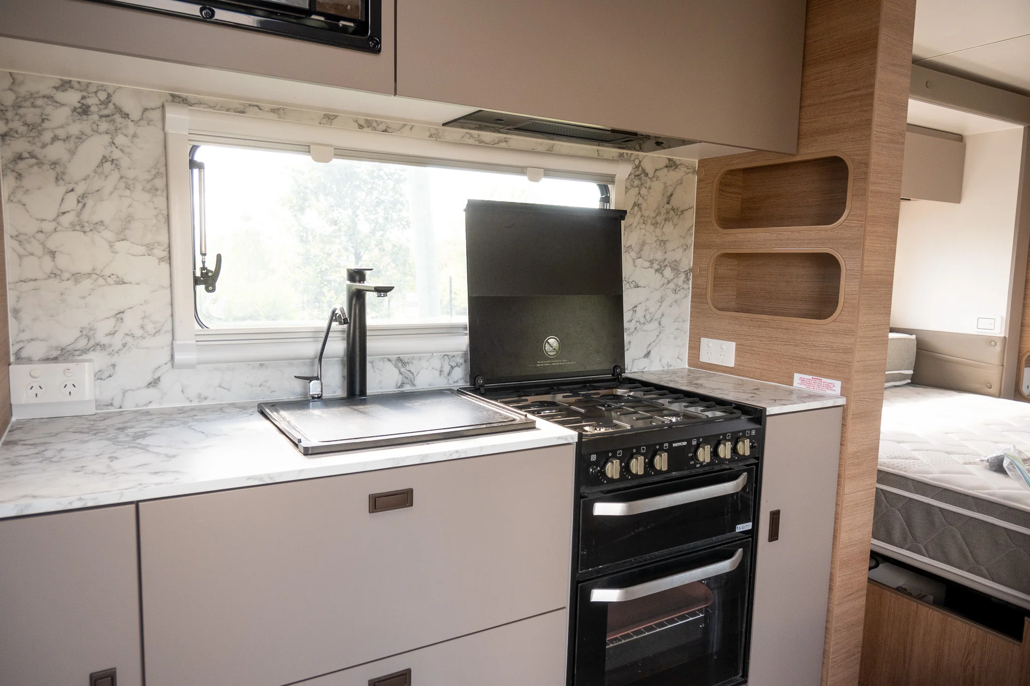 2024 Jayco Silverline 21'6" - Image 9