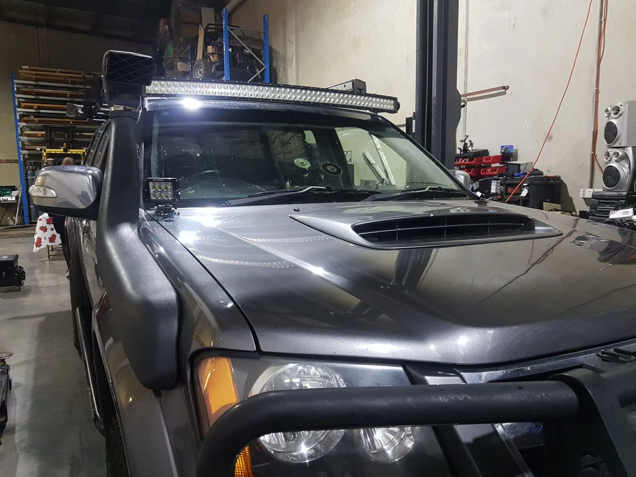 Holden RC Colorado Bonnet Aerial/Light Bracket