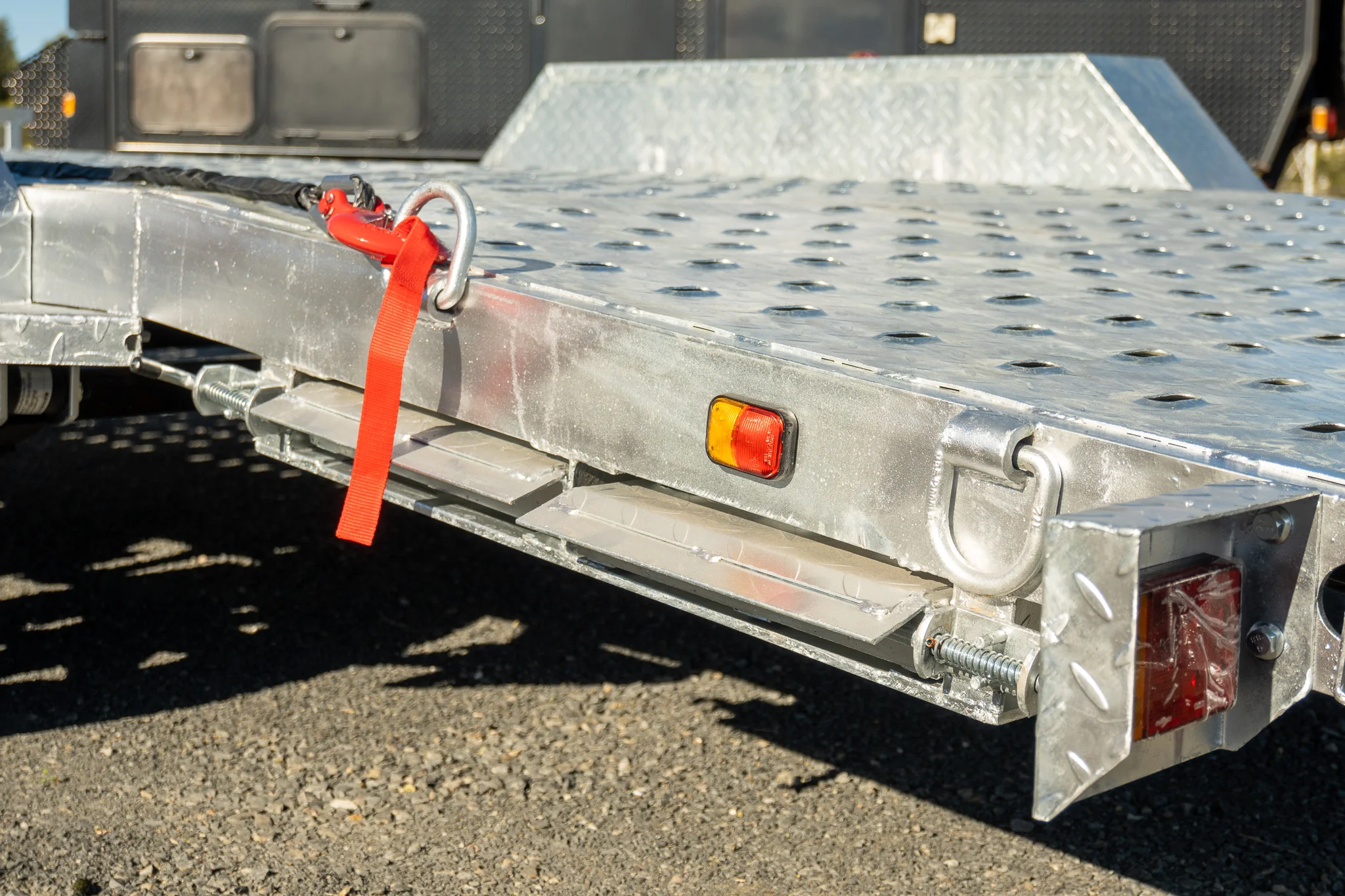 MAKS Drop Tail Vehicle Trailer w/Winch & Battery - Image 9
