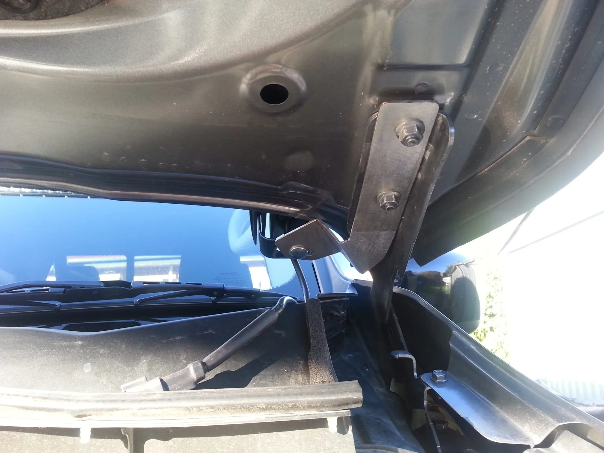 Nissan Navara NP300 Bonnet Hinge Ditch Light Bracket - Image 4